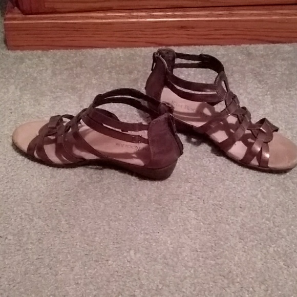 Shoes - Picture 2 of 7